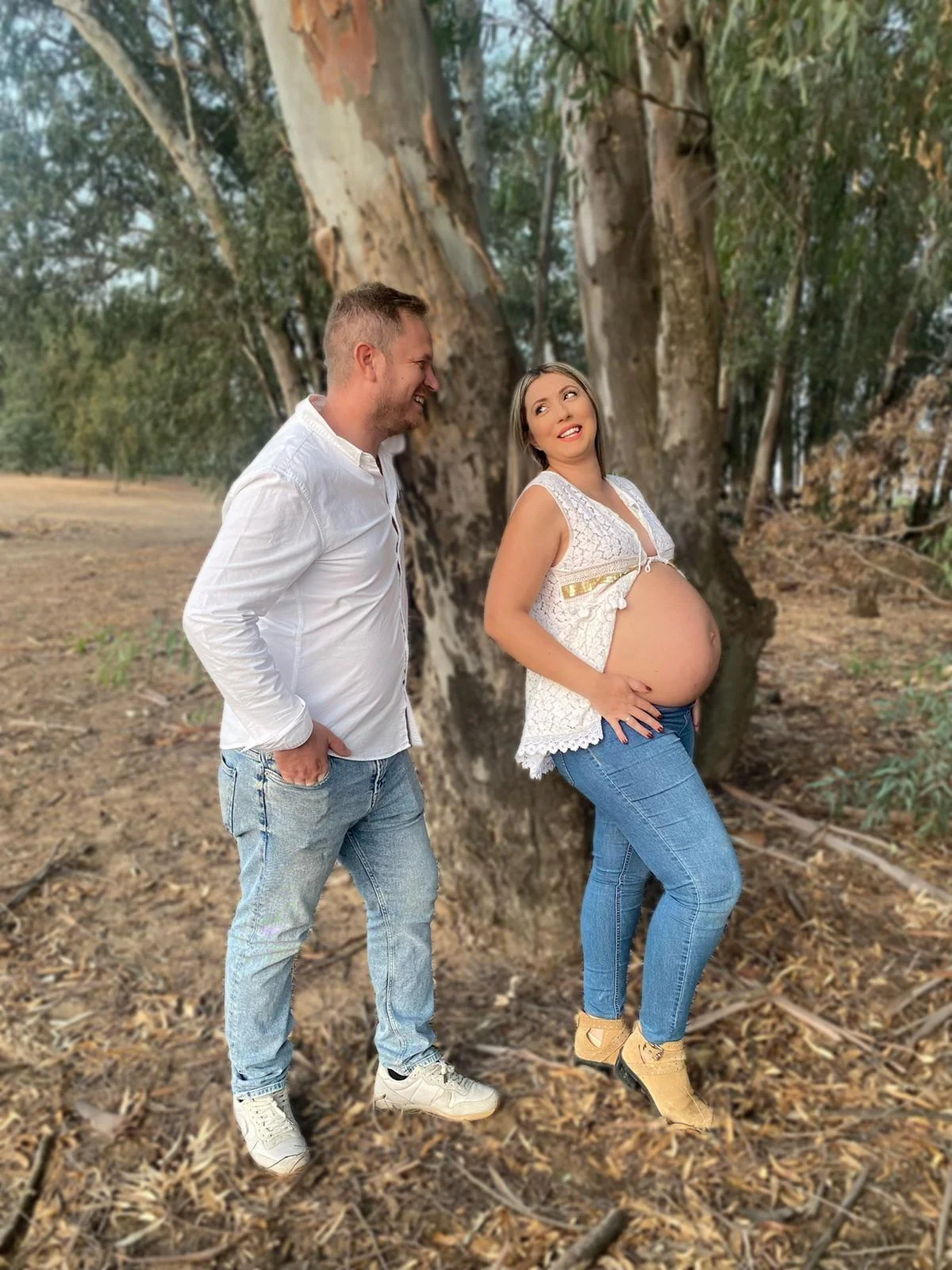 Sesión maternidad embarazada con hijos pequeños