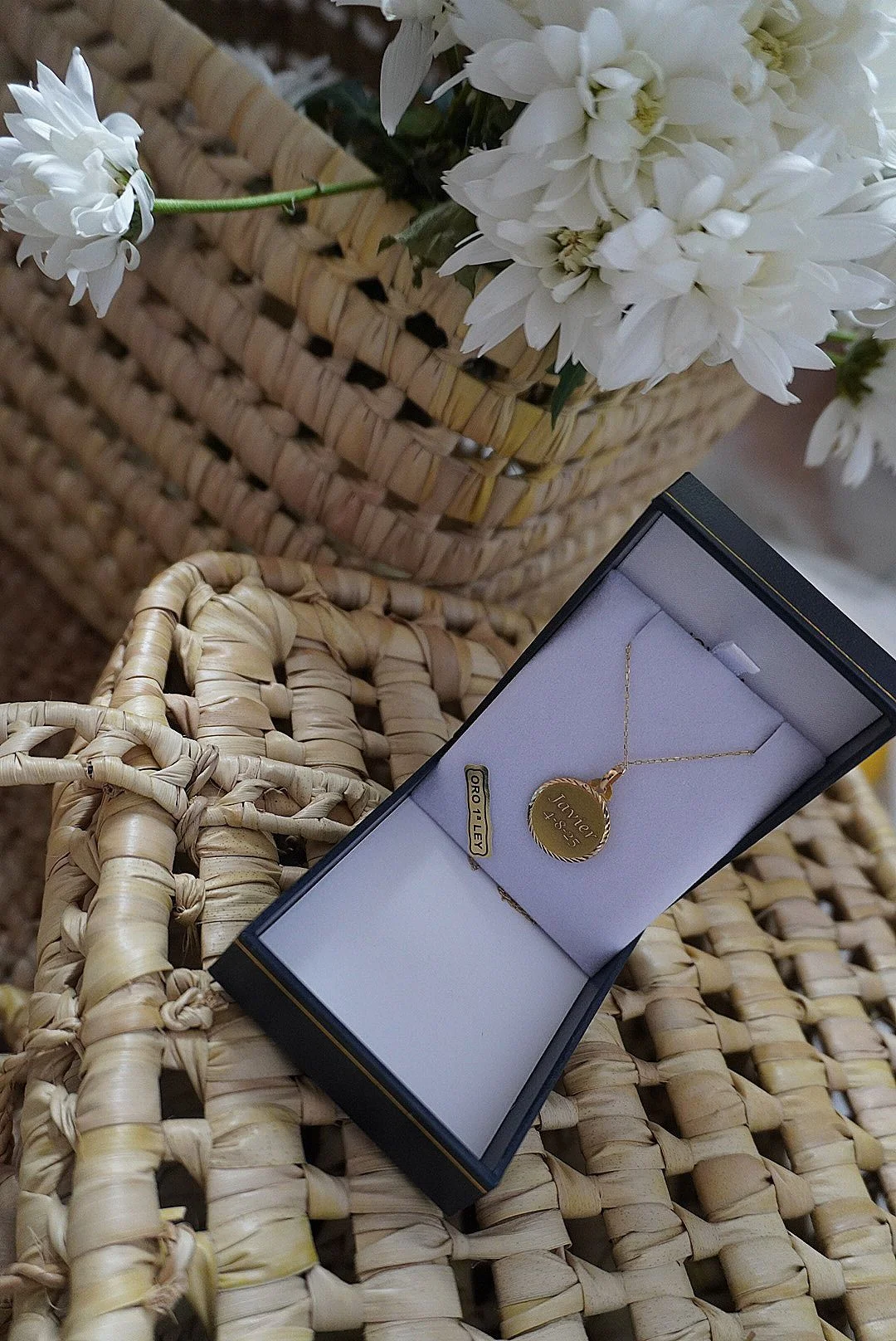 Fotografía newborn bebé recién nacido en estudio