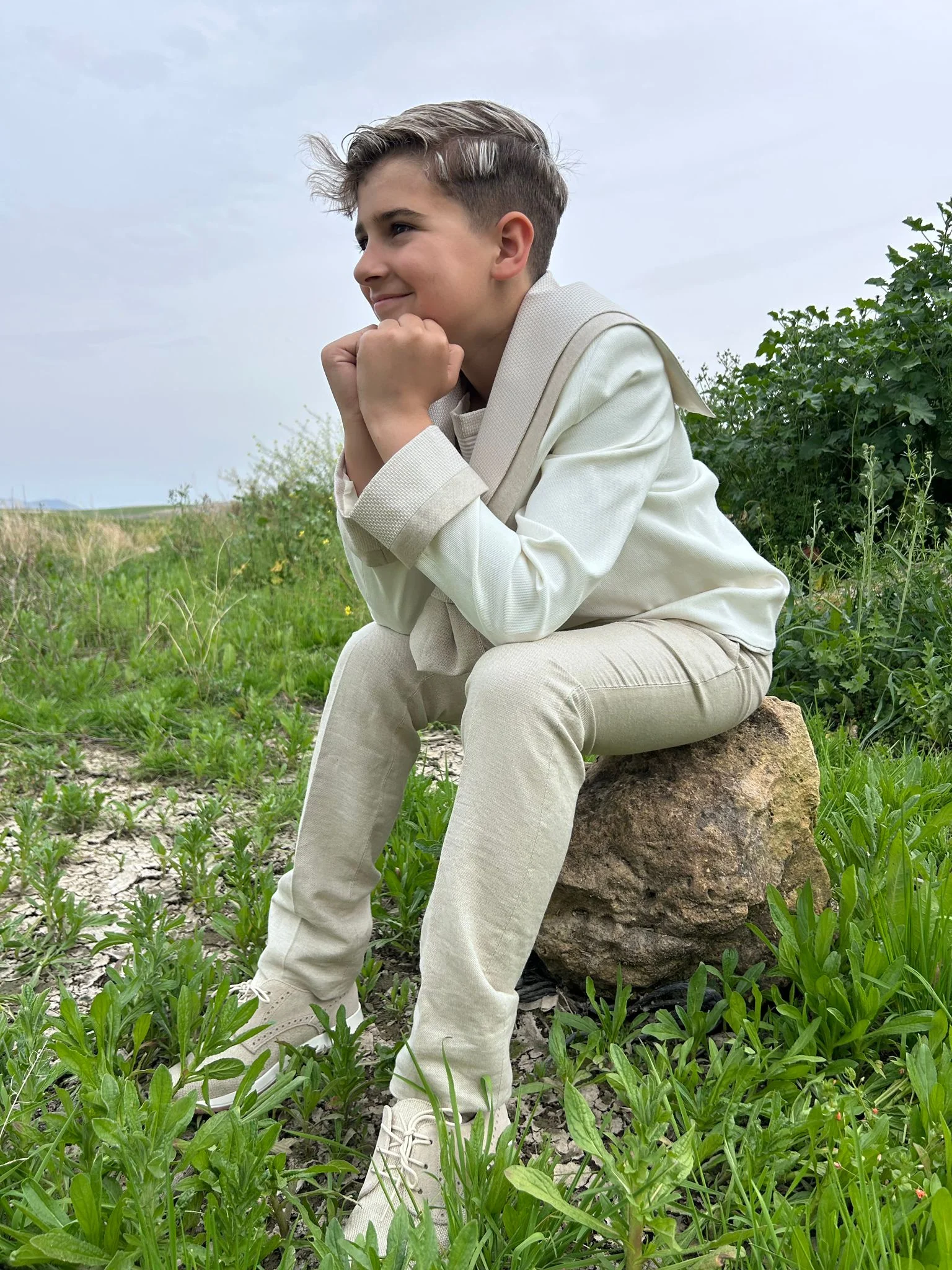 Sesión fotográfica infantil niño en exterior